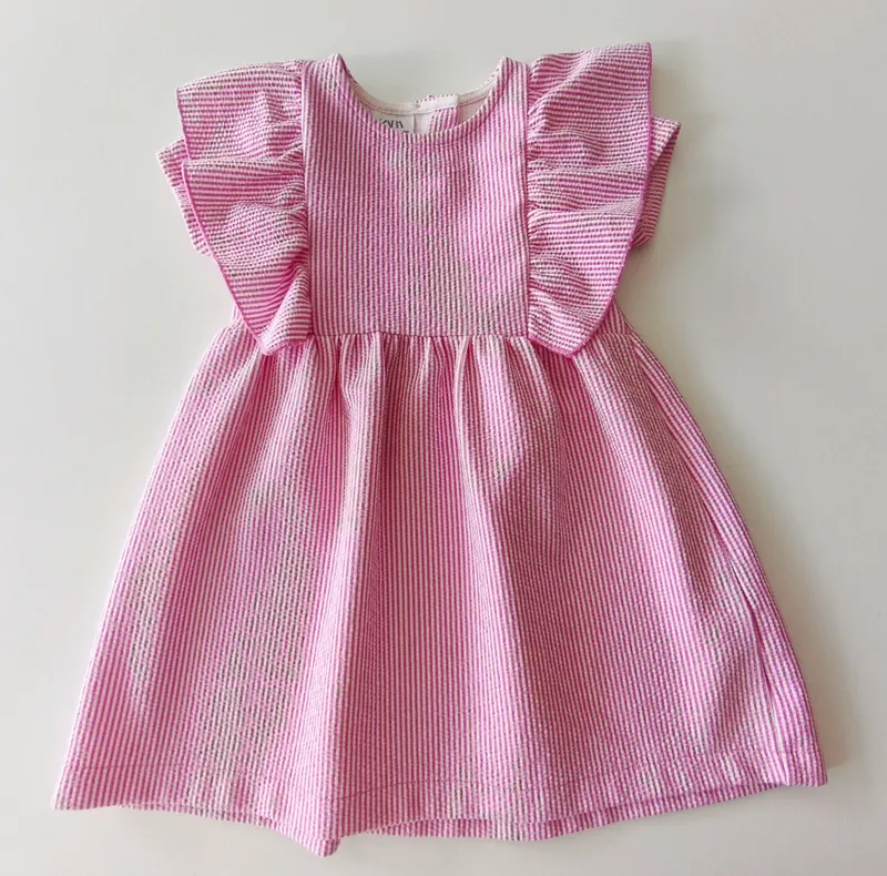 Vestido manga corta. zara. Talle: 2 - 3.