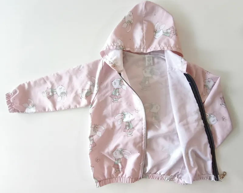 Campera tipo lluvia. talle: 4.