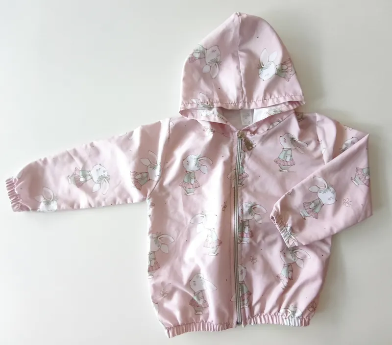 Campera tipo lluvia. talle: 4.