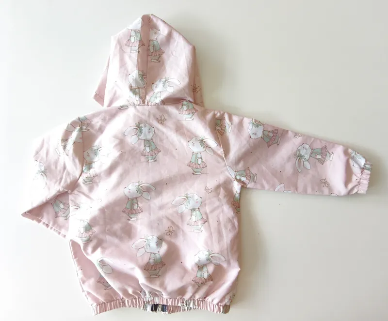 Campera tipo lluvia. talle: 4.
