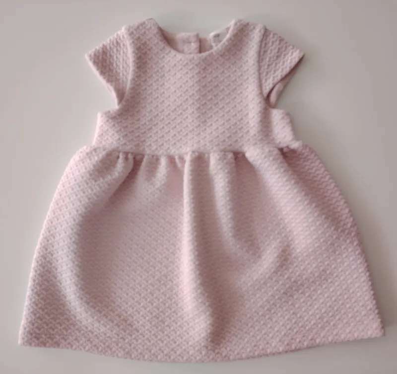 Vestido manga corta. h&m. Talle: 12 - 18 meses.