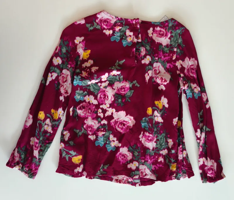 Blusa color vino tintos estampada.