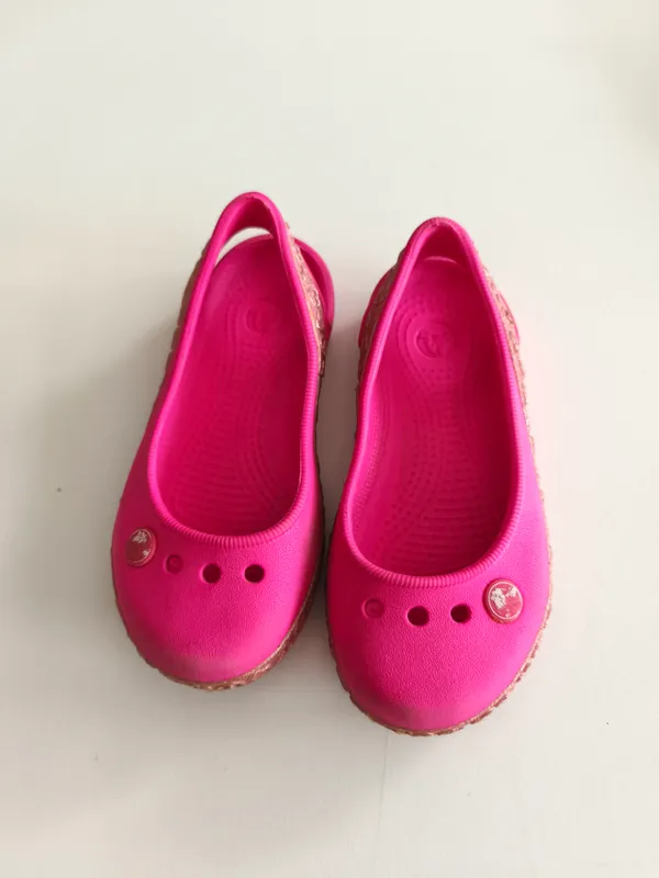 guillerminas crocs. Talle: C9.