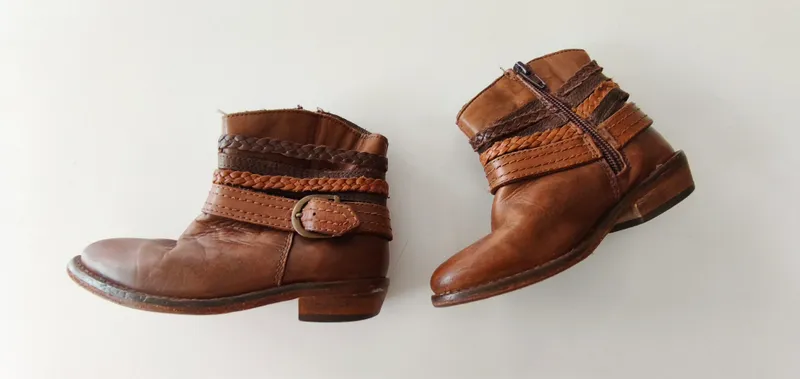 botas de cuero. Zara. Talle: 27. 