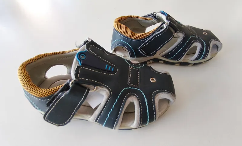 Sandalias. le groupe. talle: 25 eur.