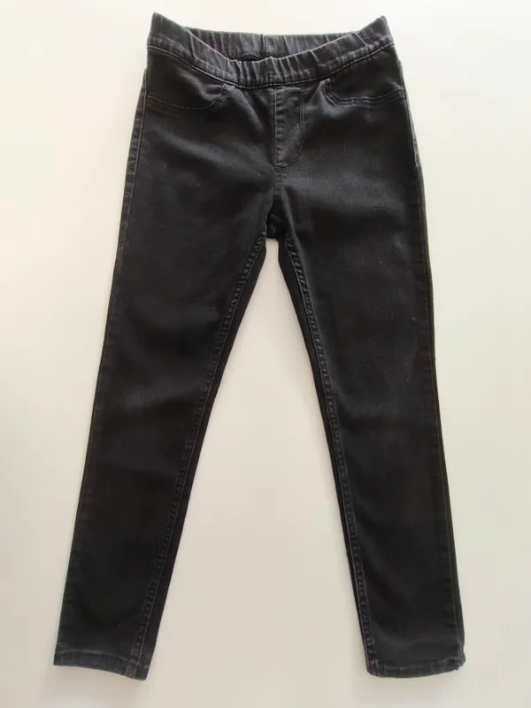 pantalon. H&M. Talle 7 - 8.