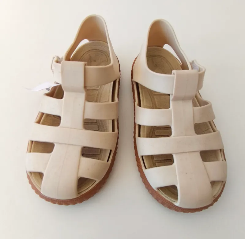 Sandalias de goma. igor. talle: 26.