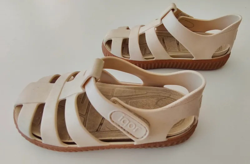 Sandalias de goma. igor. talle: 26.