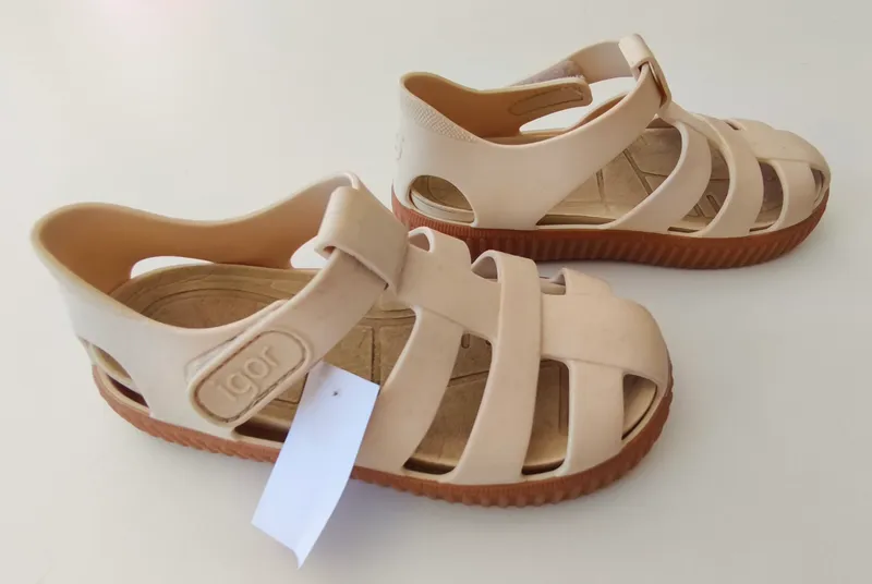 Sandalias de goma. igor. talle: 26.