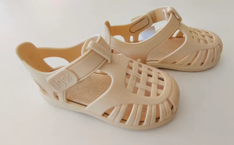 Sandalias de goma. igor. talle: 24.
