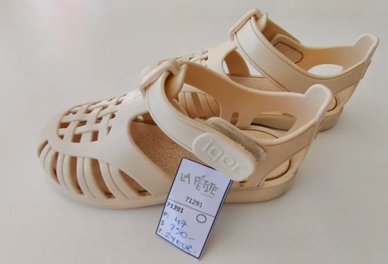 Sandalias de goma. igor. talle: 24.