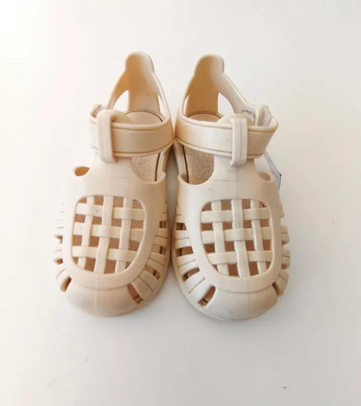 Sandalias de goma. igor. talle: 24.