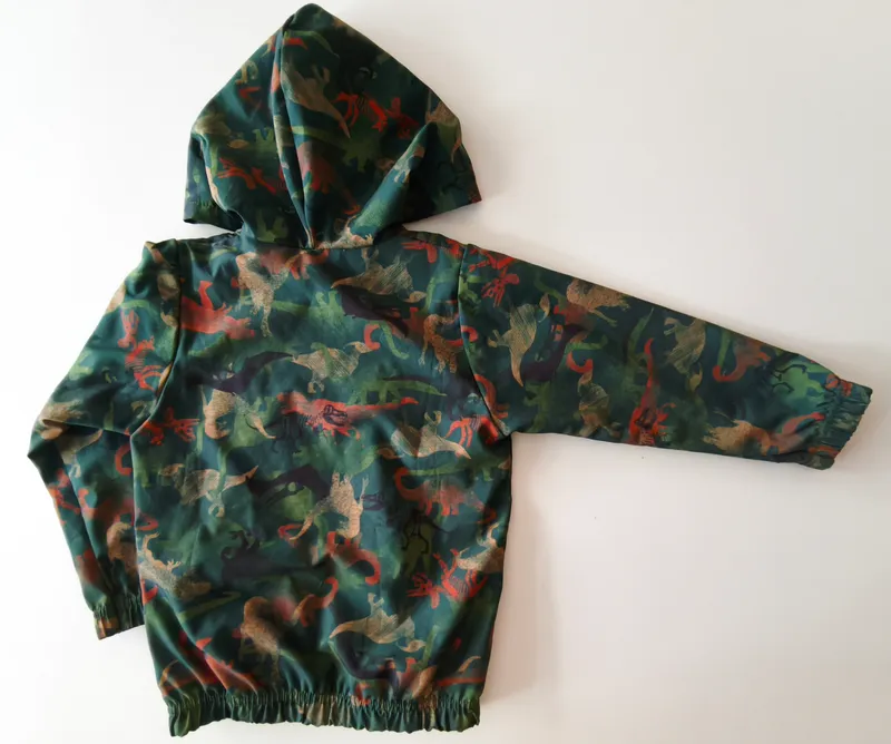 Campera. coloritta. talle: 4.