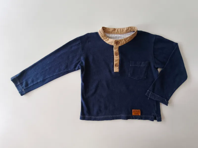 Remera manga larga. sky blue. Talle: 4