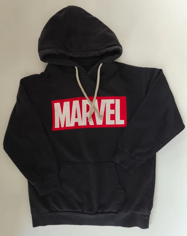 Buzo tipo canguro - bas marvel. Talle: 8. 