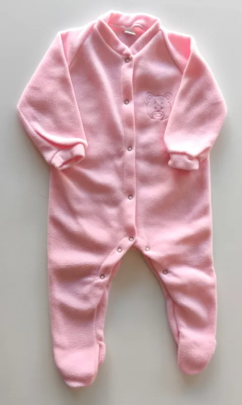 Pijama tipo polar. Talle: 9-12M.