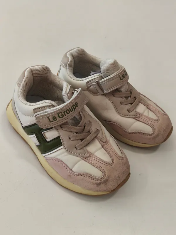 Championes con velcro. Talle: 26.