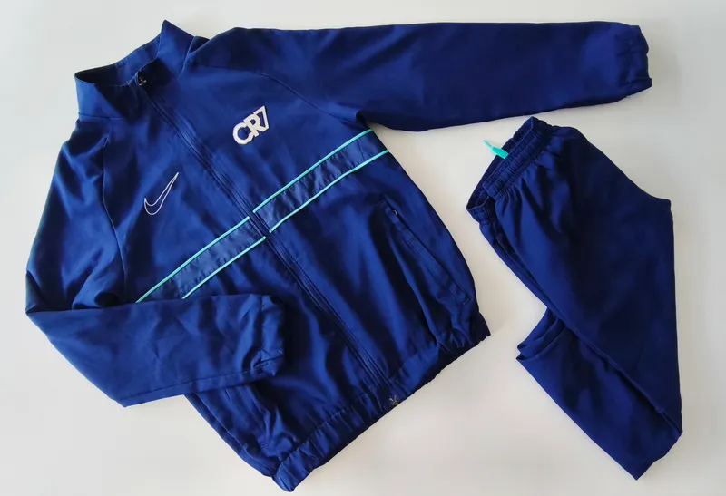 Conjunto deportivo. dri-fit. Talle 12 - 14.