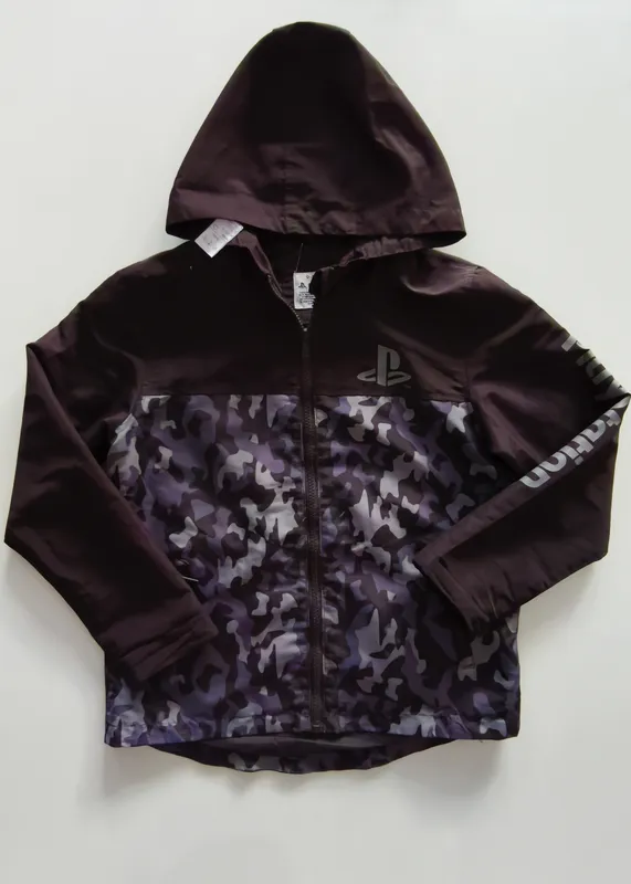 Campera. playstation. Talle 9 - 10.