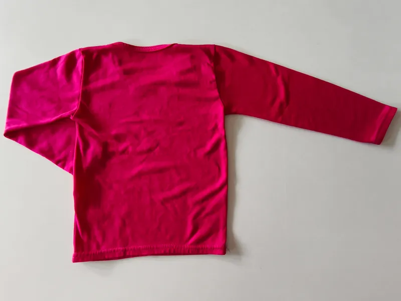 Remera manga larga. Talle 5 -6.