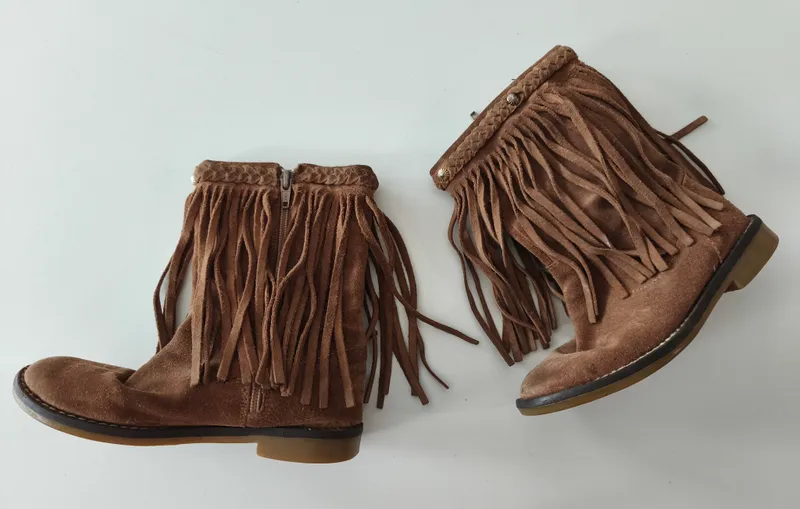 Bota. zara. Talle 29 Eur.