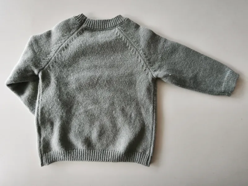 Sweater. Talle 12 - 18 meses.