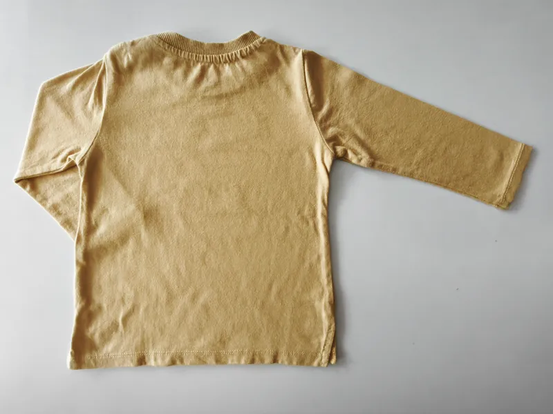 Remera manga larga. bas. Talle 12 - 18 meses.