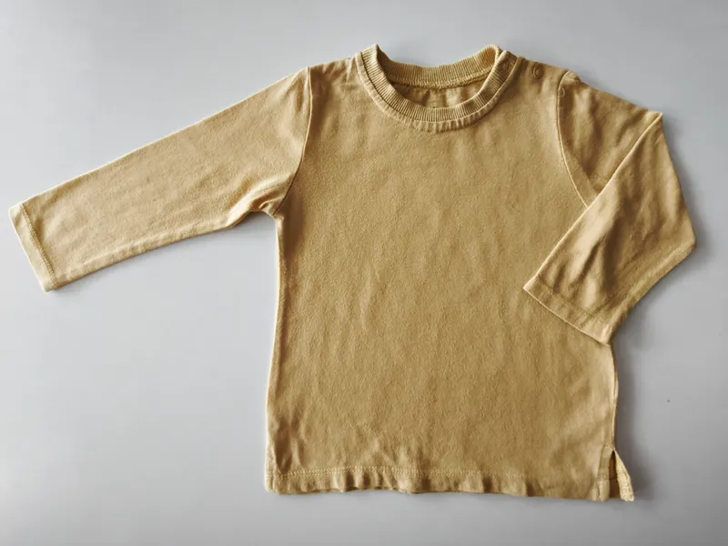 Remera manga larga. bas. Talle 12 - 18 meses.