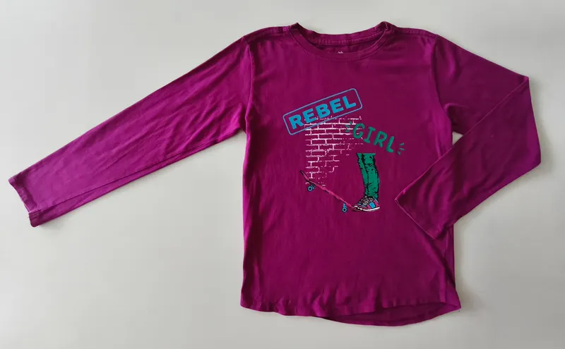 Remera manga larga. bas. Talle 12 .