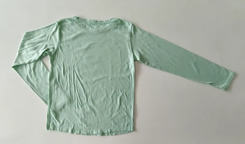 Remera manga larga. bas. Talle 12.