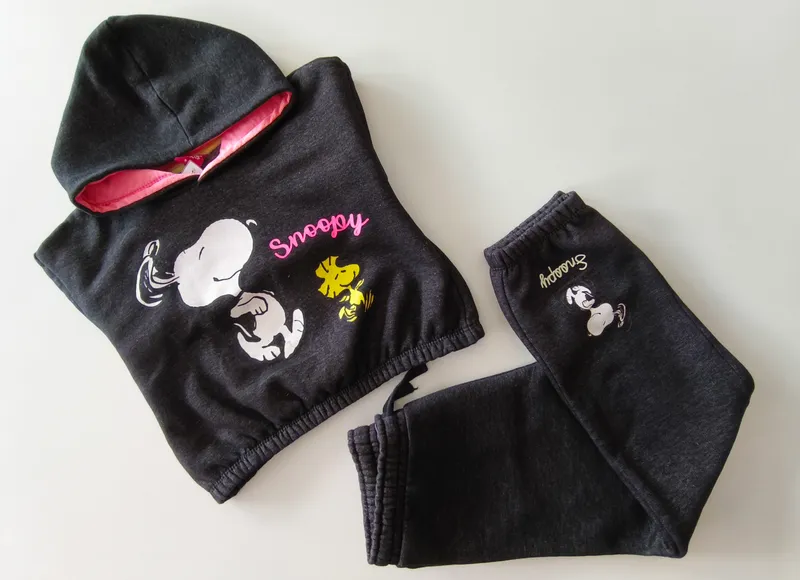 Conjunto deportivo. peanuts. Talle 9 - 10.
