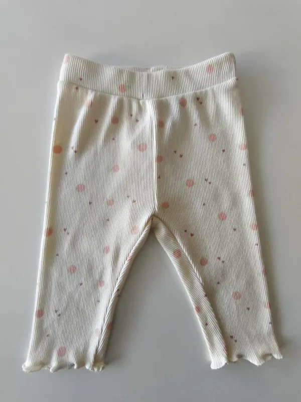 Calza. Talle 6 meses.