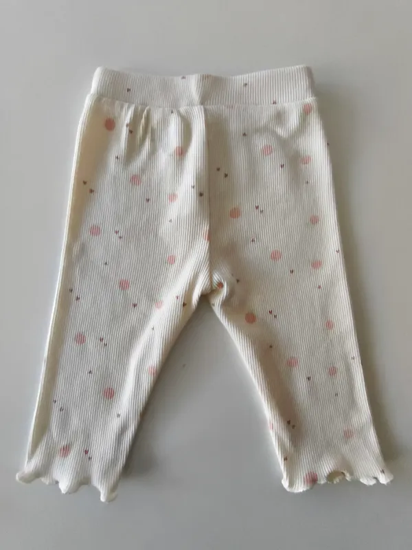 Calza. Talle 6 meses.