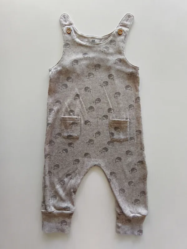 Enterito. h&m. Talle 4 - 6 meses.