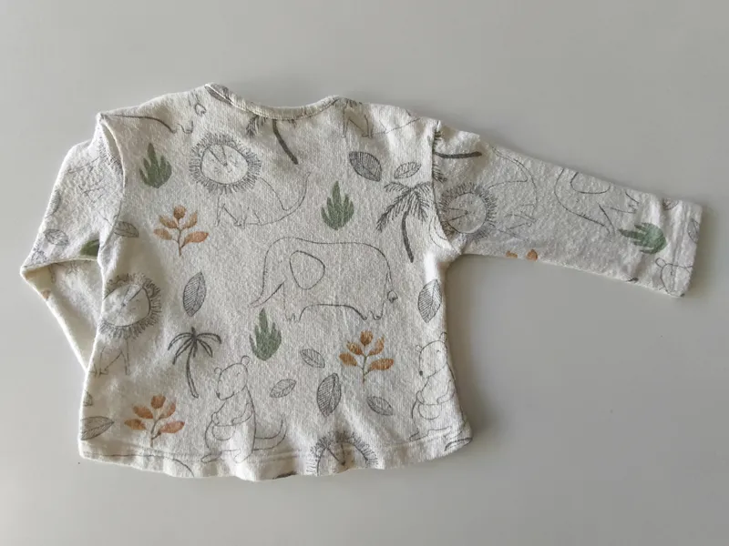 Buzo. zara. Talle 3 - 6 meses.