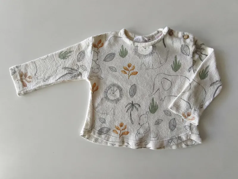 Buzo. zara. Talle 3 - 6 meses.