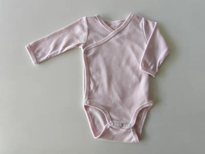 Body. carter's. Talle 6 meses.
