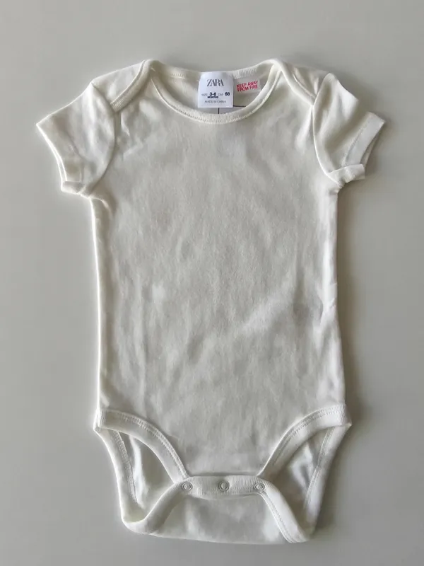 Body. zara. Talle 3 - 6 meses.