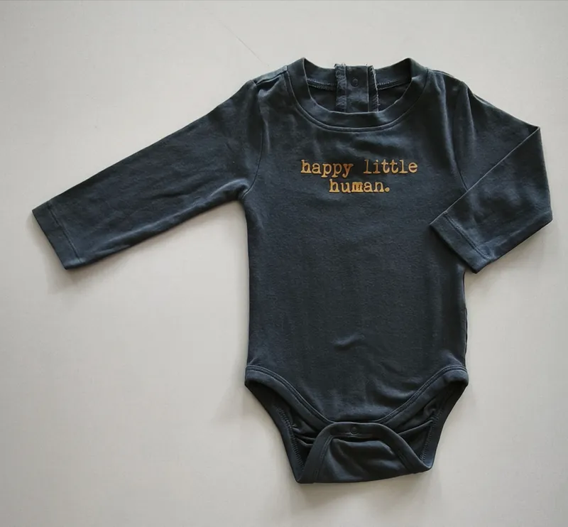 Body manga larga. Talle 6 meses.