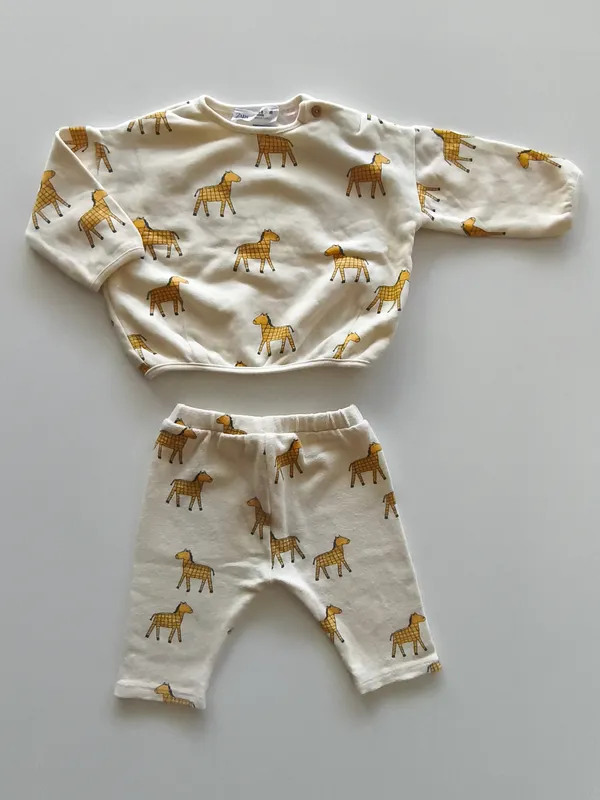 Conjunto. zara. Talle 1 - 3 meses.
