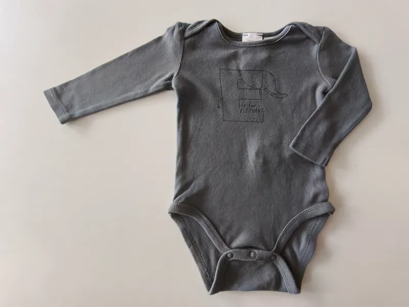 Body manga larga. zara. Talle 6 - 9 meses.