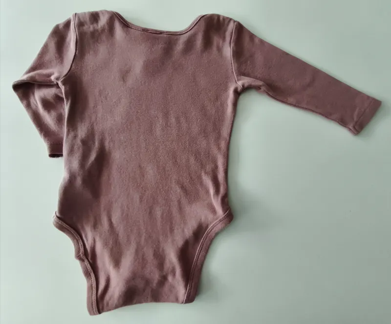 Body manga larga. zara. Talle 6 - 9 meses.