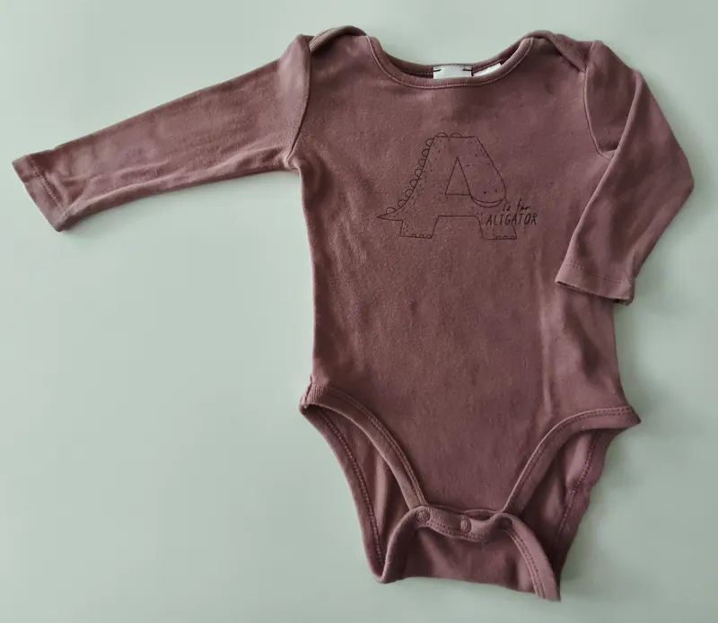 Body manga larga. zara. Talle 6 - 9 meses.