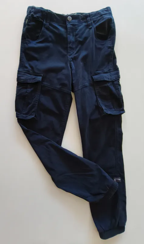 Pantalón cargo. name it. Talle 13 - 14. 