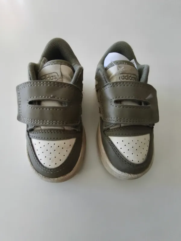 Championes. adidas. Talle 23. 