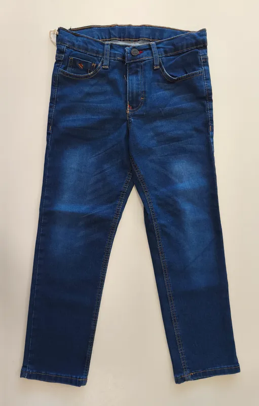 Jean. detroy industry. Talle 8.