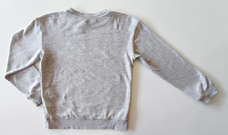 Buzo. h&m. talle 6 - 8.