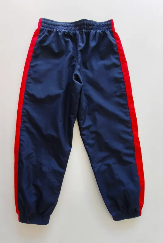 Pantalón deportivo. nike. talle 8.