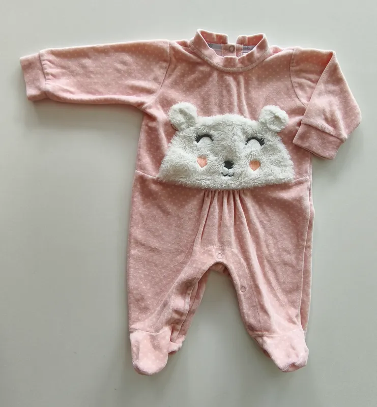 Pijama enterito. rosebud. talle 3 - 6 meses.