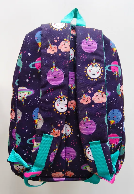 Mochila violeta.